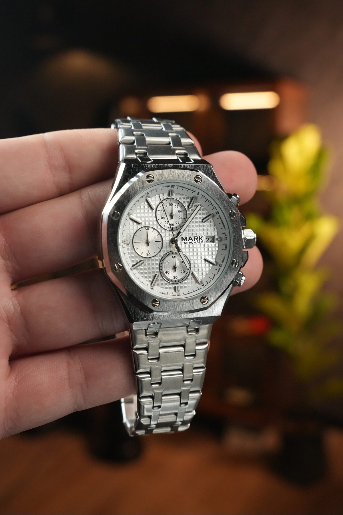 Reloj Mark Fairwhale Royal Chrono en la mano, foto real de Androrelojes
